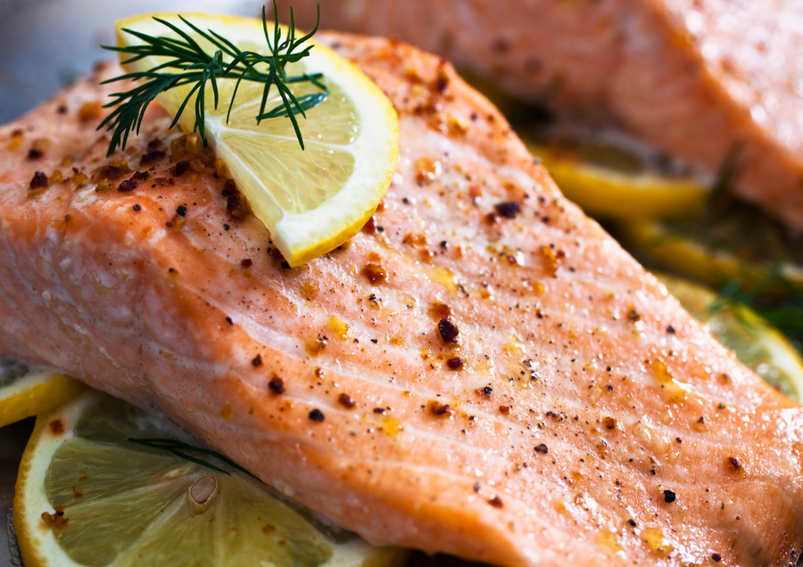 Lomo de salmón con limón y eneldo