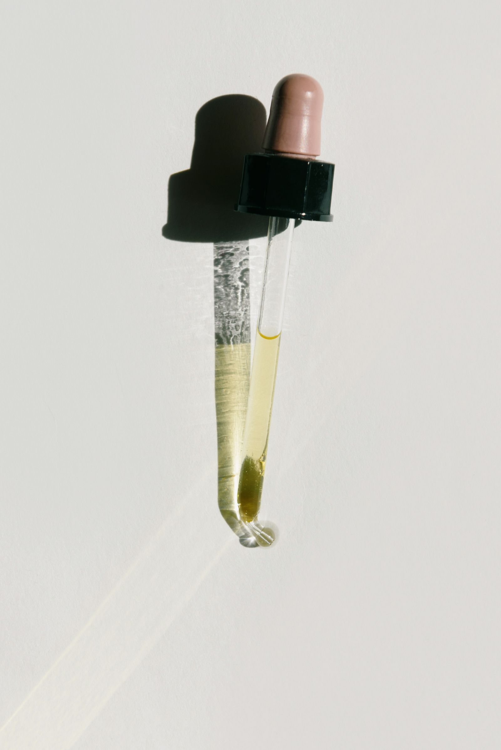 Cuentagotas con aceite